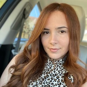 Meet your Posher, Adriana